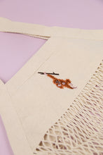 Load image into Gallery viewer, Orangutan Mesh Bag - Natural

